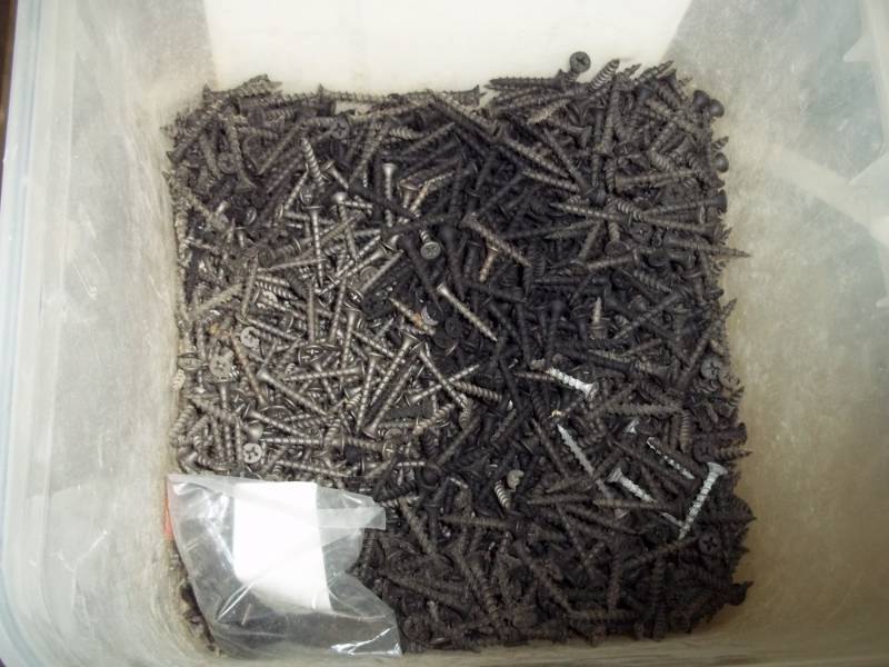 lot 339 image: 1 Sheetrock Screws