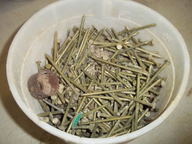 lot 340 image: 3  16 Penny Nails