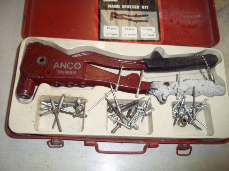 lot 346 image: Hand Riveter