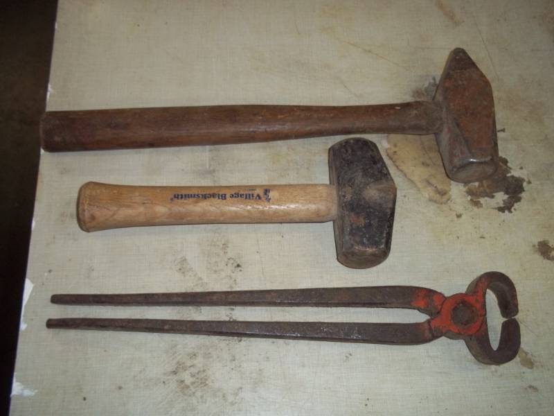 lot 348 image: 2 Small Sledge Hammers, Nipper