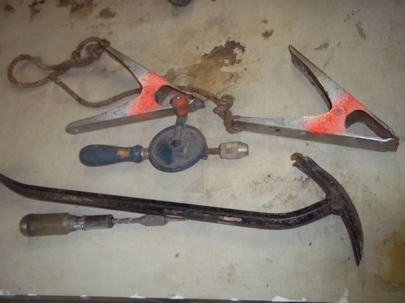 lot 350 image: Crowbar, Pair of Clamps, 2 Hand Drills