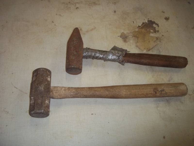 lot 351 image: 2 Small Sledge Hammers