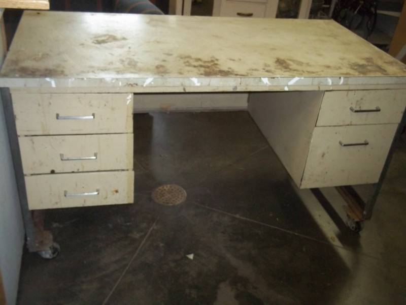 lot 353 image: Rolling Work Bench