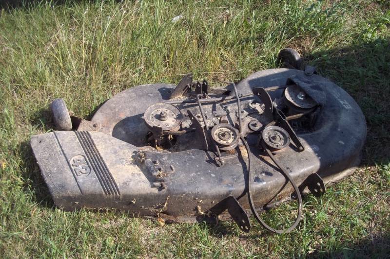 lot 360 image: Craftsman 42 Mower Deck