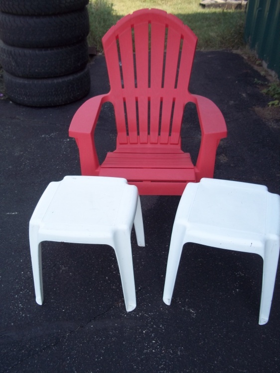 lot 367 image: Patio Chair and 2 Tables