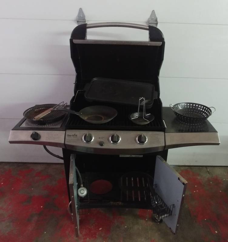 lot 2 image: Char-Broil SS Grill  equipment