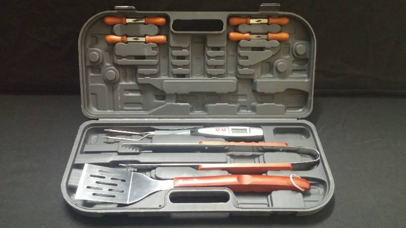 lot 3 image: Grill Kit, never used.