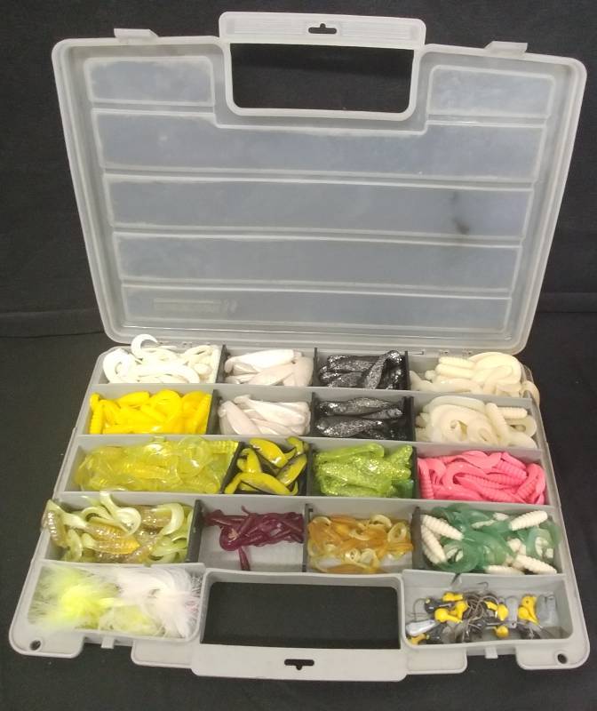 lot 8 image: WoodStream Tackel Tote WITH tackel