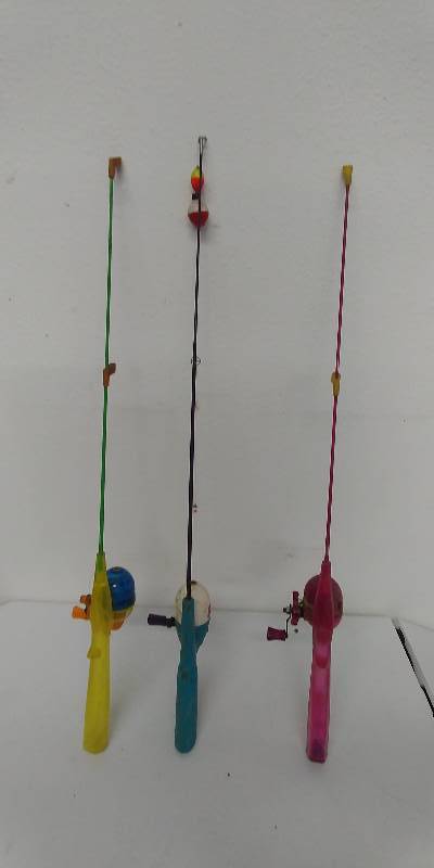 lot 23 image: 3 set Kids Fishing Rod& Reel (Scooby-Doo, Sponge Bob, Dorah)