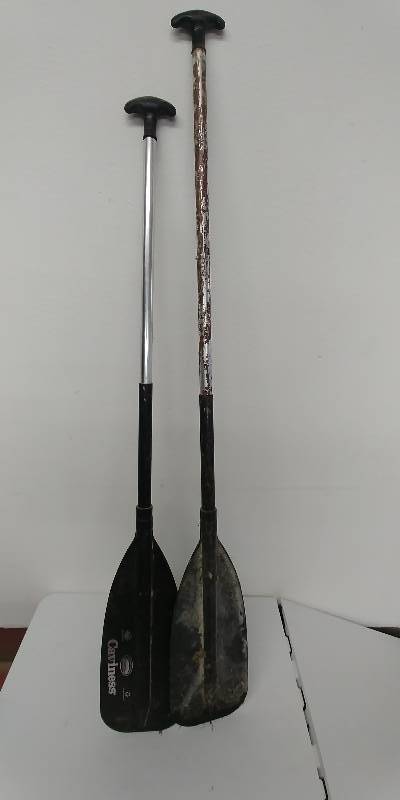 lot 24 image: 2 Aluminum Pole Paddles Oars