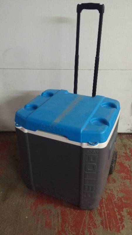 lot 25 image: Rolling Cooler