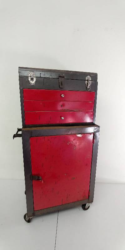 lot 1 image: Rolling Tool Box Set