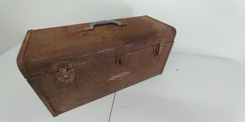 lot 5 image: Craftsman Vintage ToolBox