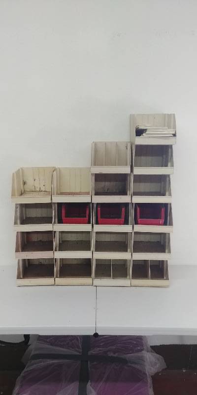 lot 18 image: Storage bin Set