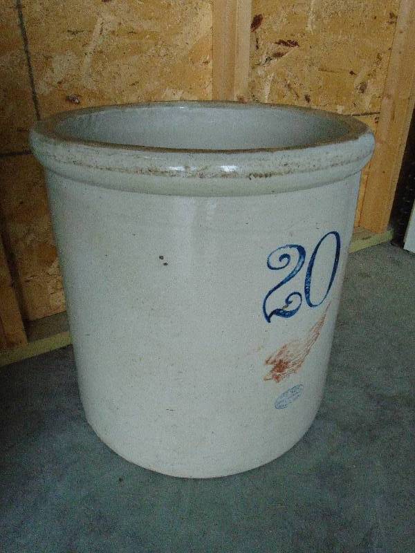 lot 6 image: 20 Gallon Red Wing Croc