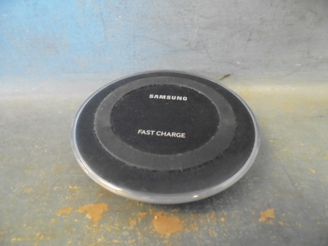 lot 37 image: Wireless Phone Charger