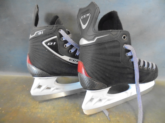lot 18 image: CCM Hockey Skates