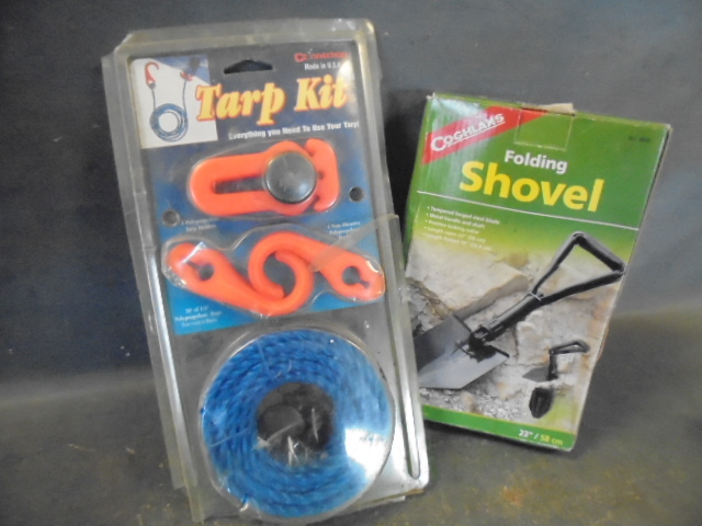 lot 22 image: Folding Shovel and Tarp Kit
