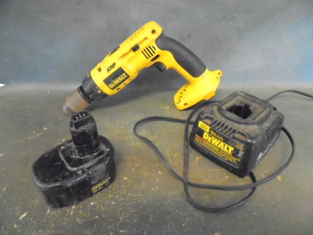 lot 60 image: Dewalt Cordless Drill