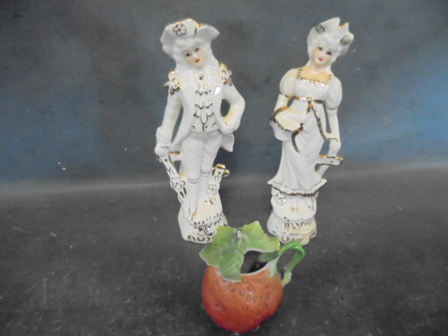 lot 64 image: Jelly Pot and Statuettes