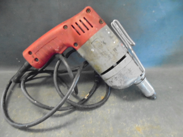 lot 79 image: Milwaukee Screw Shooter