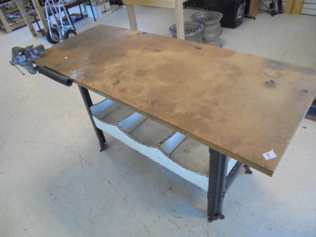 lot 4 image: Craftsman Workbench
