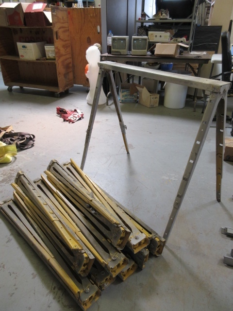 PORTABLE METAL SAWHORSES