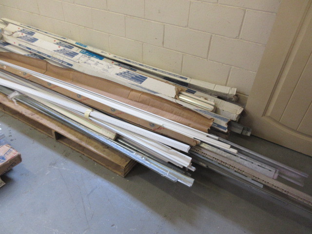 USG SHEETROCK PAPER FACED METAL