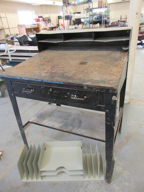 SHOP DESK AND SORTER