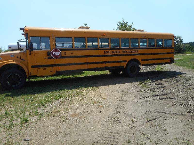 lot 2 image: 2000 International School Bus