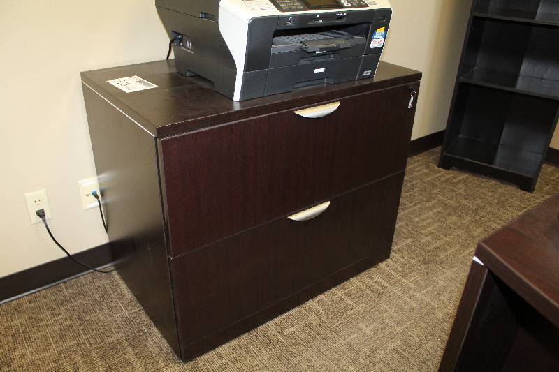 lot 328 image: 2-Drawer Locking Metal Lateral File Cabinet w Key