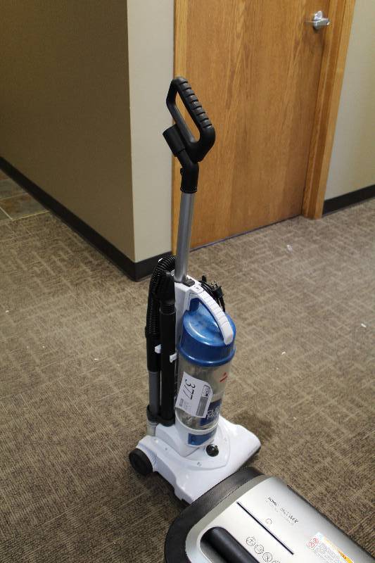 lot 377 image: Bissell AeroSwift Carpet Cleaner