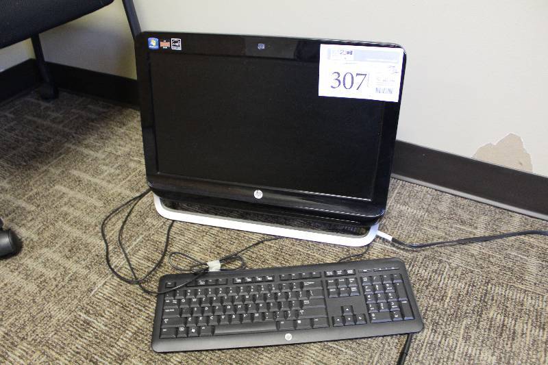 lot 307 image: HP Desktop Computer w 20in. Monitor, Keyboard, Mouse