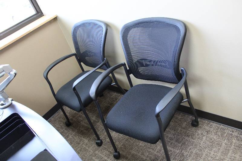 lot 337 image: Lot of (2) Rolling Office Chairs