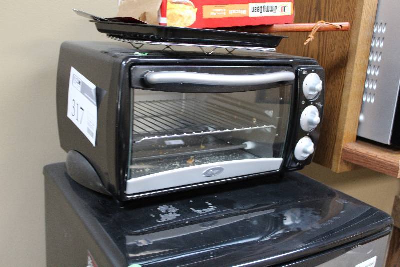 lot 317 image: Oster Toaster Oven