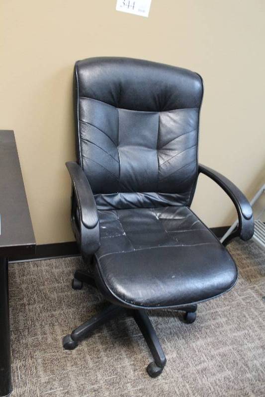 lot 344 image: Black Padded Rolling Office Arm Chair