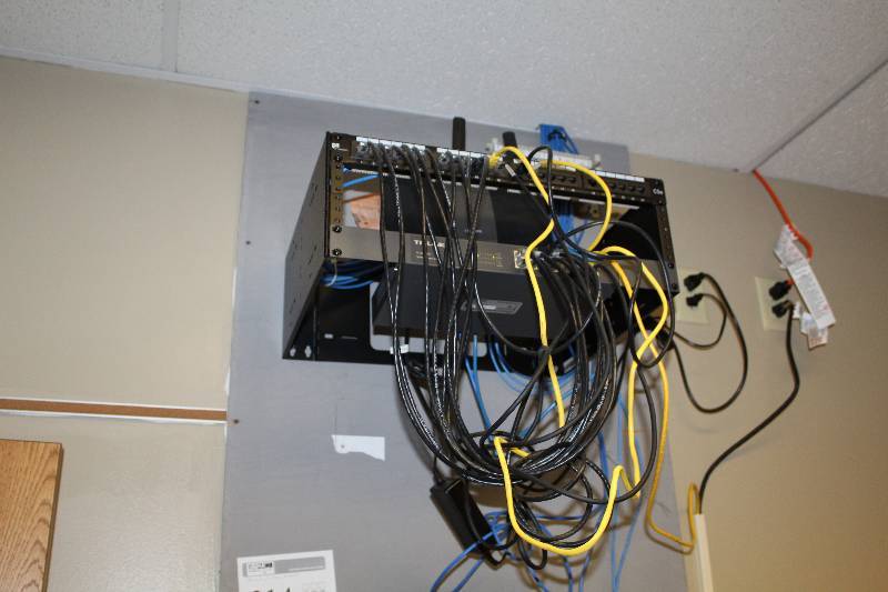 lot 314 image: TP Link TL-SG1016D 16-Port Gigabit Switch, Linksys EA9200 Router, Mount