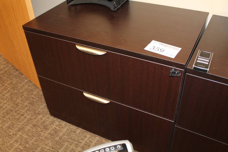 lot 359 image: 2-Drawer Locking Metal Lateral File Cabinet w Key