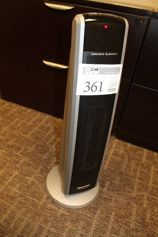 lot 361 image: Lasko Ceramic Element Movable Air Heater w Remote Control