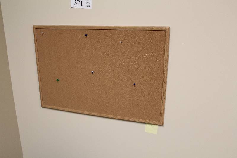 lot 371 image: Corkboard
