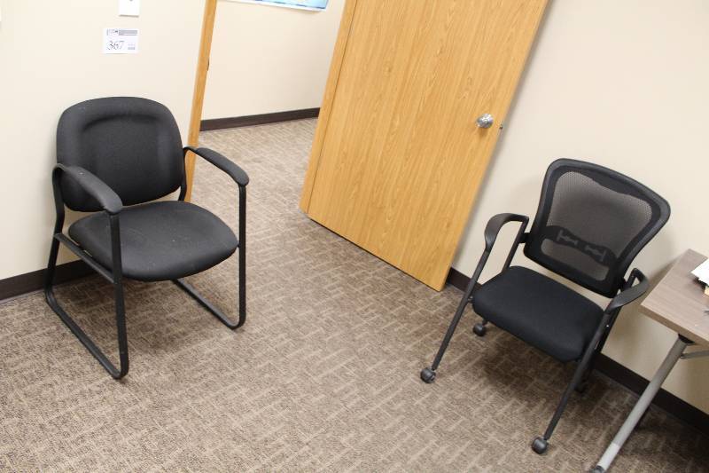 lot 367 image: Lot of (2) Office Chairs