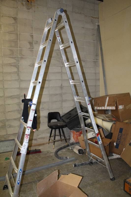 lot 417 image: Werner 22ft. Aluminum Extension Ladder