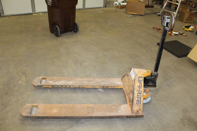 lot 422 image: Lift Rite 5000 lbs. Pallet Jack