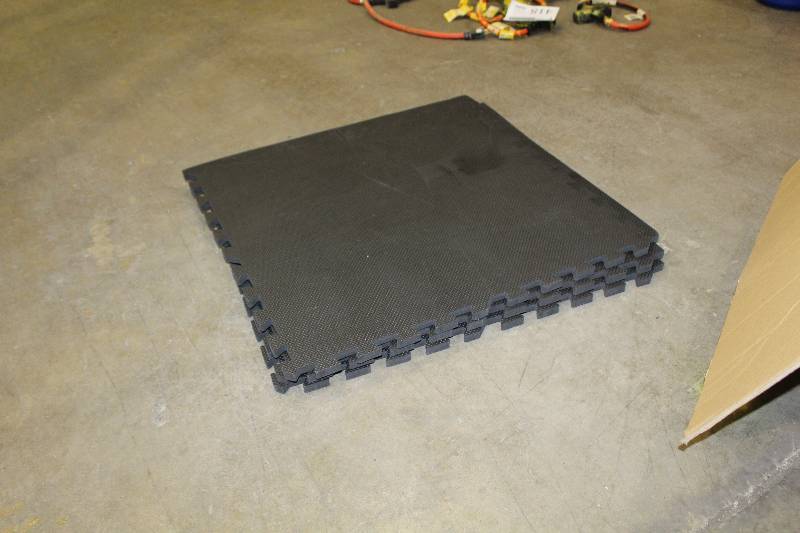 lot 389 image: Lot of (25) Floor Tiles