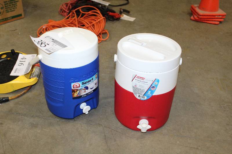 lot 385 image: Lot of (2) Water Coolers - Igloo Sport, Coleman