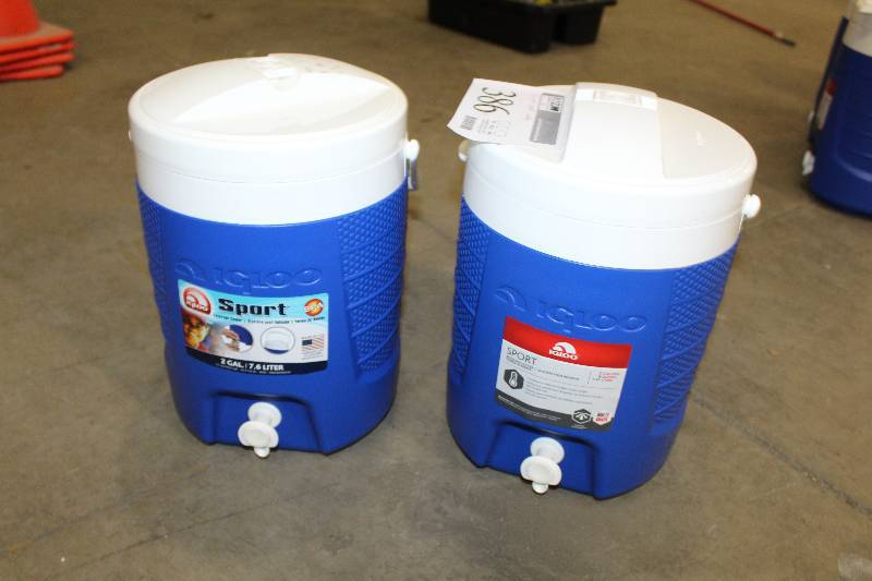 lot 386 image: Lot of (2) Igloo Sport Water Cooler Jugs w Pour Spout