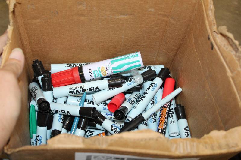lot 383 image: Expo Dry Erase Markers