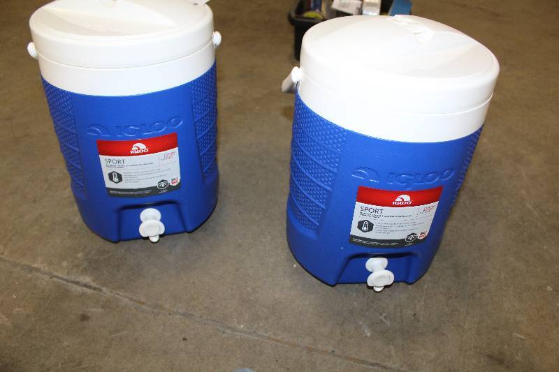 lot 384 image: Lot of (2) Igloo Sport Water Cooler Jugs w Pour Spout
