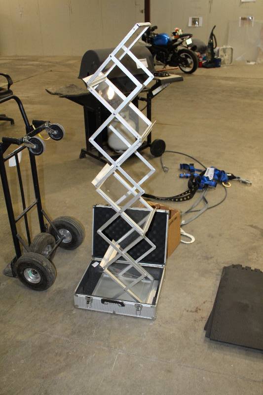 lot 382 image: Collapsible Display Stand