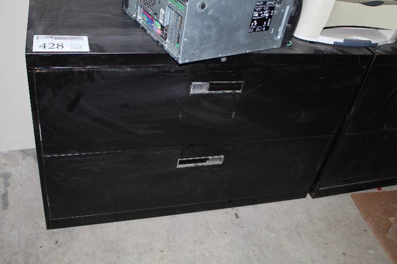 lot 428 image: 2-Drawer Metal Lateral File Cabinet